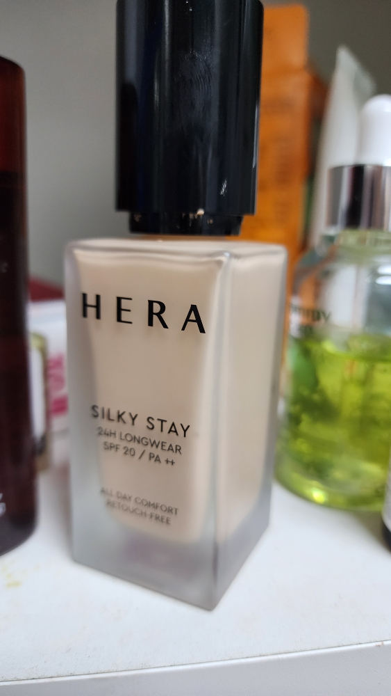 HERA (赫妍) 丝绸般柔滑24小时持久粉底液 [SPF20/PA++] [21N1 香草] common.review image