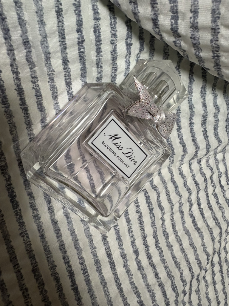 디올 (Dior) 미스 디올 블루밍 부케 오 드 뚜왈렛 review image