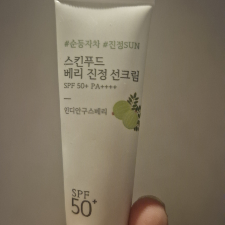 스킨푸드 (SKINFOOD) 베리 선크림 [SPF50+/PA++++] [진정] review image