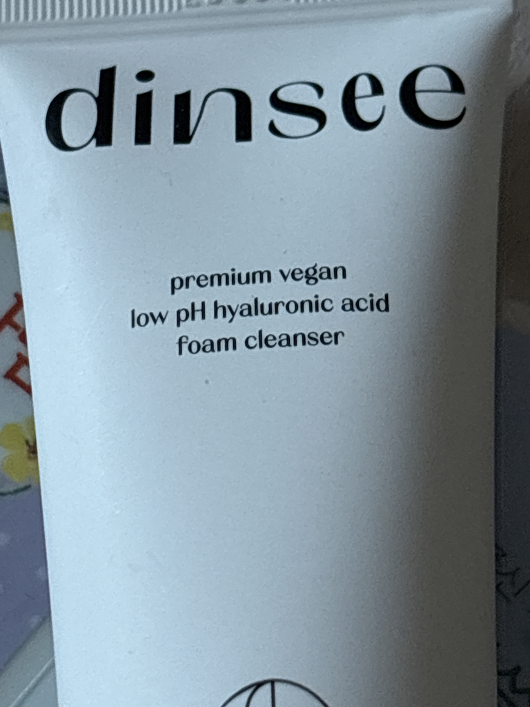 딘시 (dinsee) 프리미엄 비건 약산성 히알루론산 폼클렌저 review image