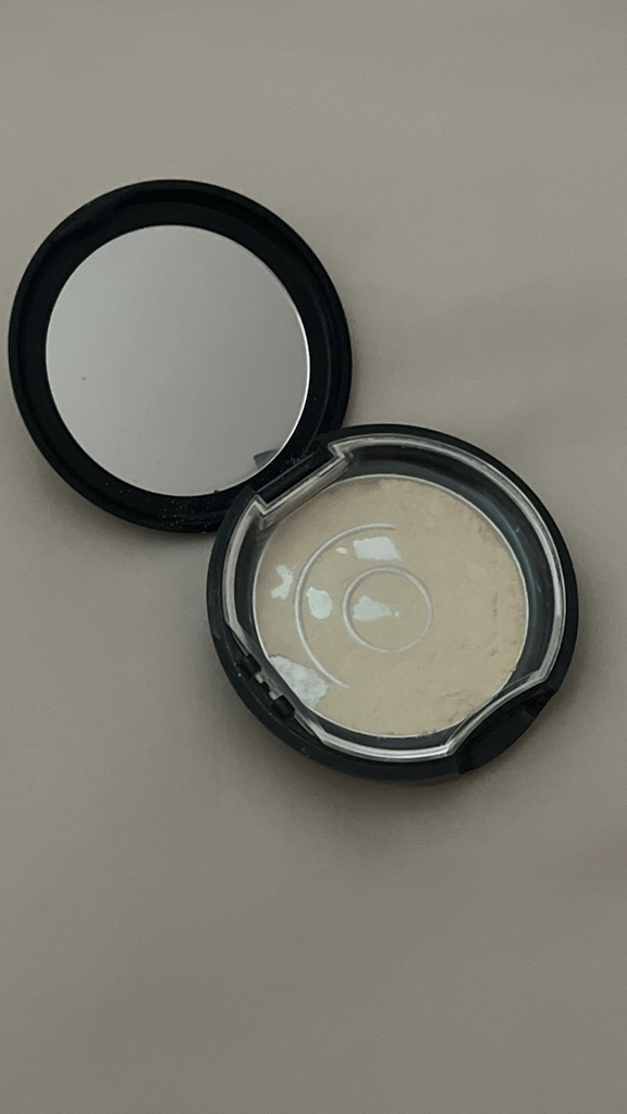 어바웃톤 (ABOUT_TONE.) 블러 파우더 팩트 [02 라이트] review image