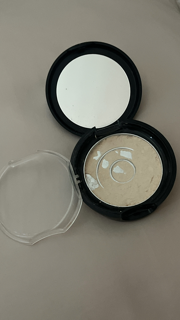 어바웃톤 (ABOUT_TONE.) 블러 파우더 팩트 [02 라이트] review image