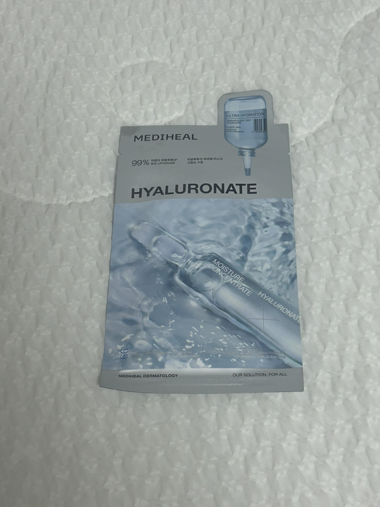 必需口罩 [高密度玻尿酸补水]的真实用户使用照片