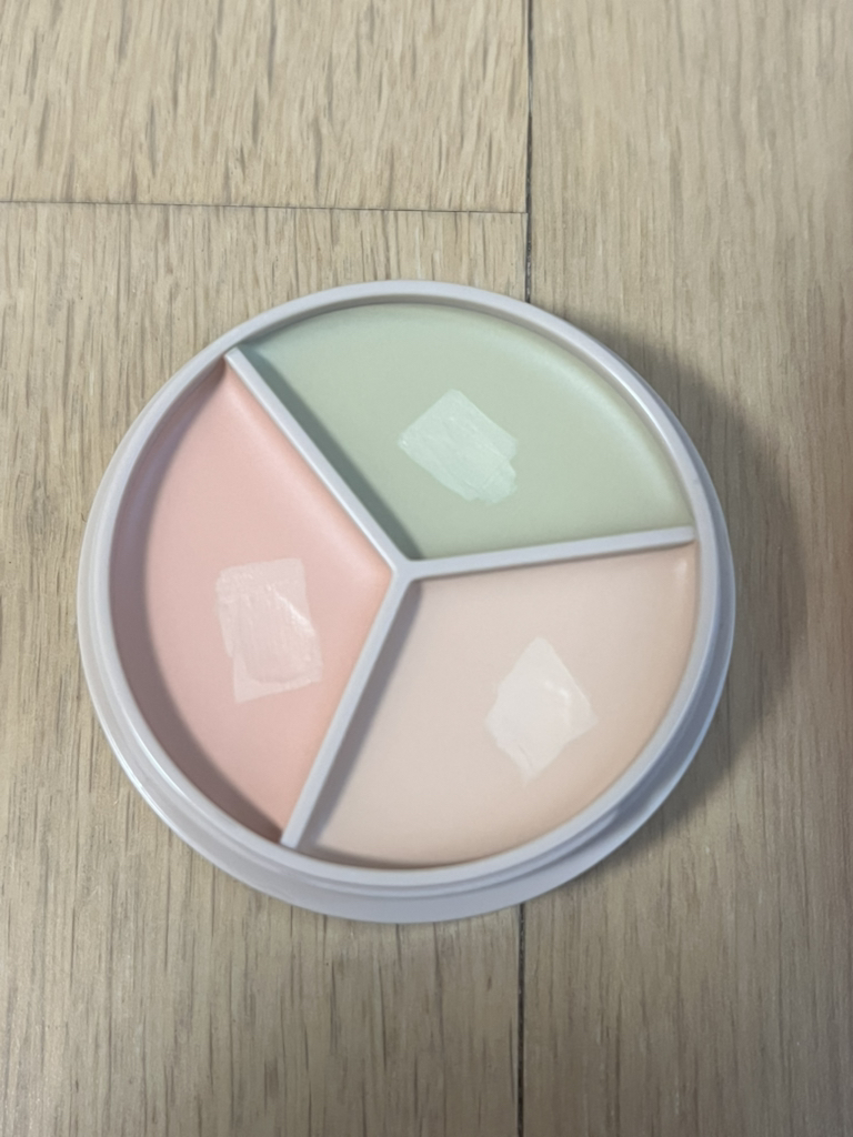 遮瑕三合一粉饼遮瑕膏 [01 修正米色]的真实用户使用照片