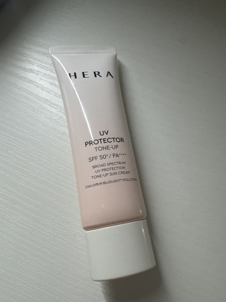 헤라 (HERA) UV프로텍터 톤업 [SPF50+/PA++++] review image