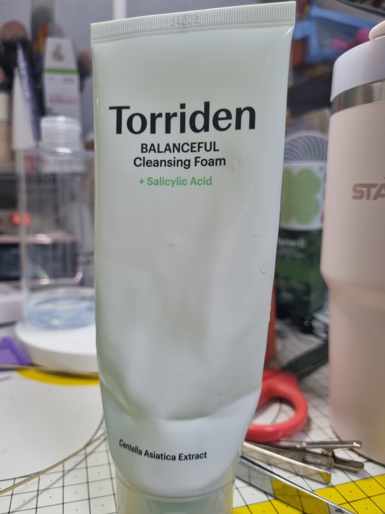토리든 (Torriden) 밸런스풀 시카 포어 클렌징 폼 review image