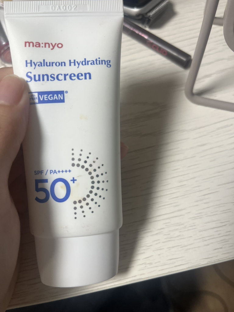 마녀공장 (manyo) 히알루론 하이드레이팅 선크림 [SPF50+/PA++++] review image