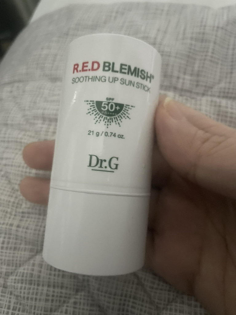닥터지 (Dr.G) 레드 블레미쉬 수딩 업 선 스틱 [SPF50+/PA++++] review image