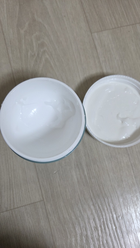 일리윤 (ILLIYOON) 히알루론 모이스춰 수분크림 review image