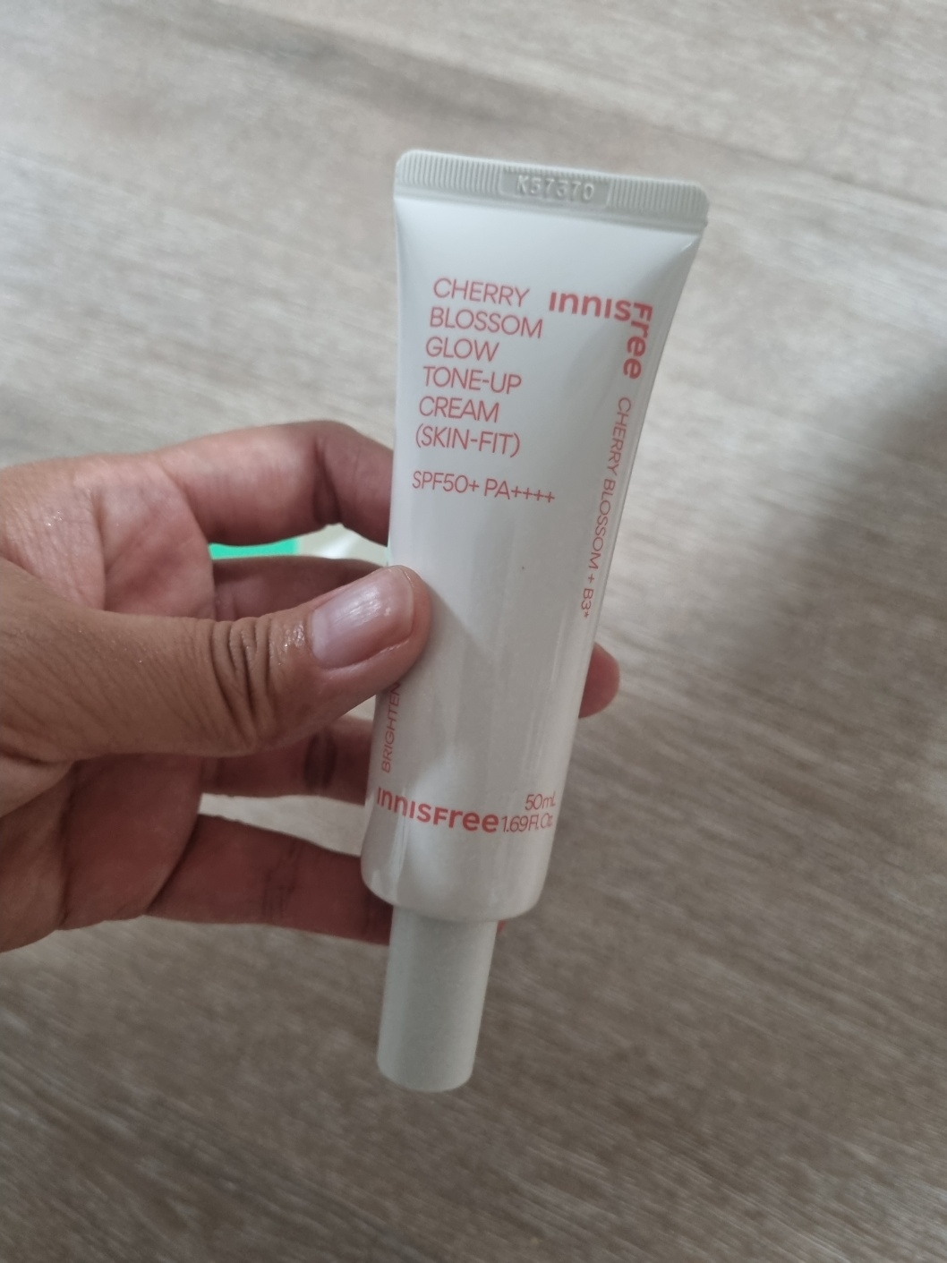 이니스프리 (INNISFREE) 왕벚꽃 글로우 톤업 크림 review image