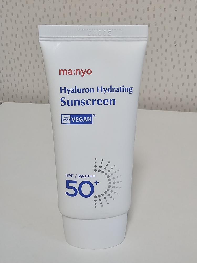 마녀공장 (manyo) 히알루론 하이드레이팅 선크림 [SPF50+/PA++++] review image