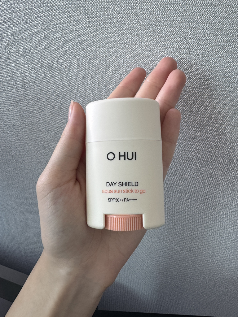 오휘 (OHUI) 데이쉴드 아쿠아 선스틱 투 고 [SPF50+/PA++++] review image