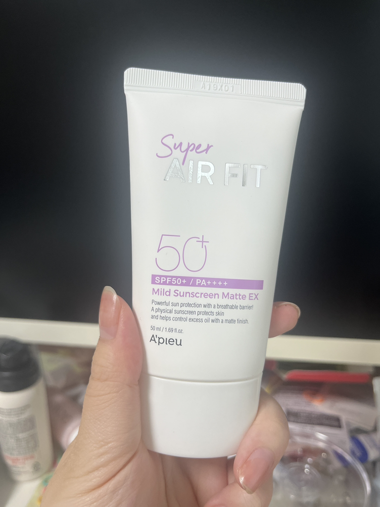 어퓨 (A'pieu) 슈퍼에어핏 마일드 선크림 노세범 이엑스 [SPF50+/PA++++] review image