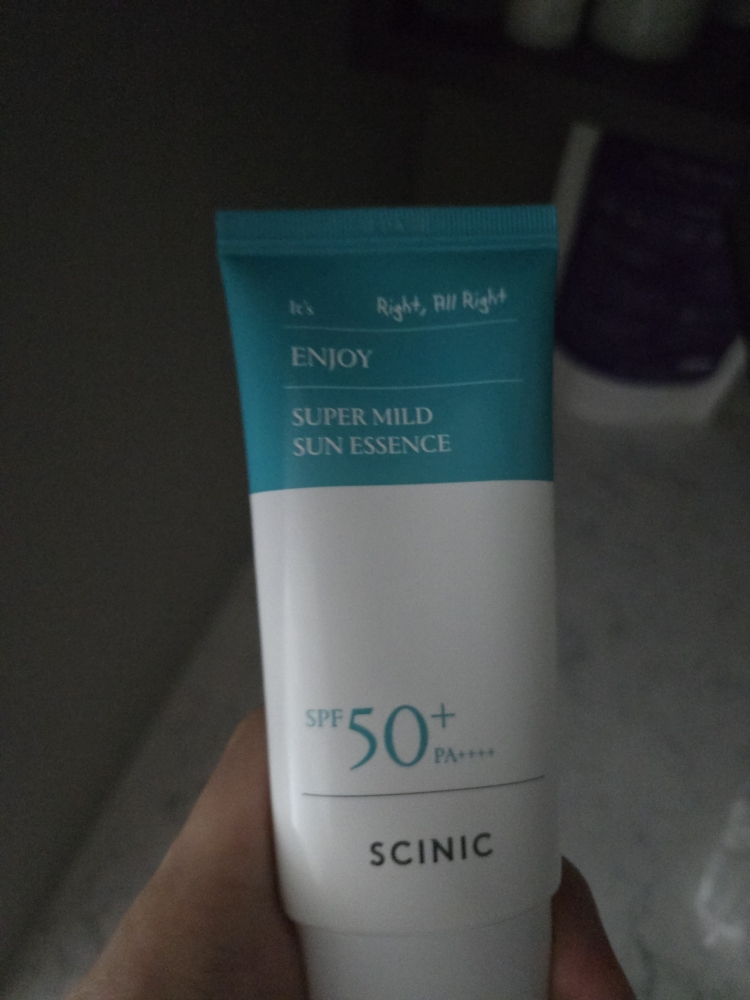 享受超级温和的防晒精华 [SPF50+/PA++++]的真实用户使用照片