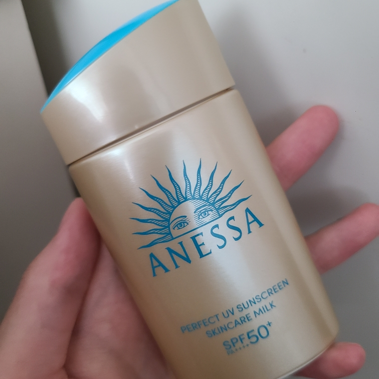 아넷사 (ANESSA) 퍼펙트 유브이 선스크린 스킨케어 밀크 엔에이 [SPF50+/PA++++] review image