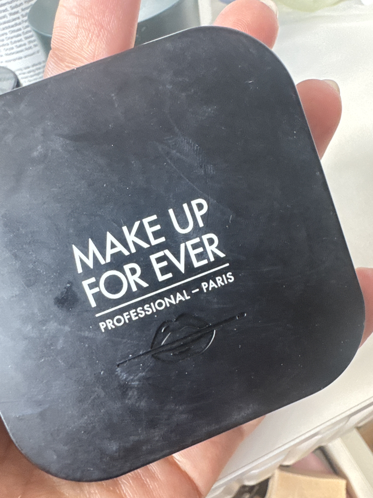 메이크업포에버 (MAKEUPFOREVER) UHD 프레스드 파우더 [01 트랜스루센트] review image
