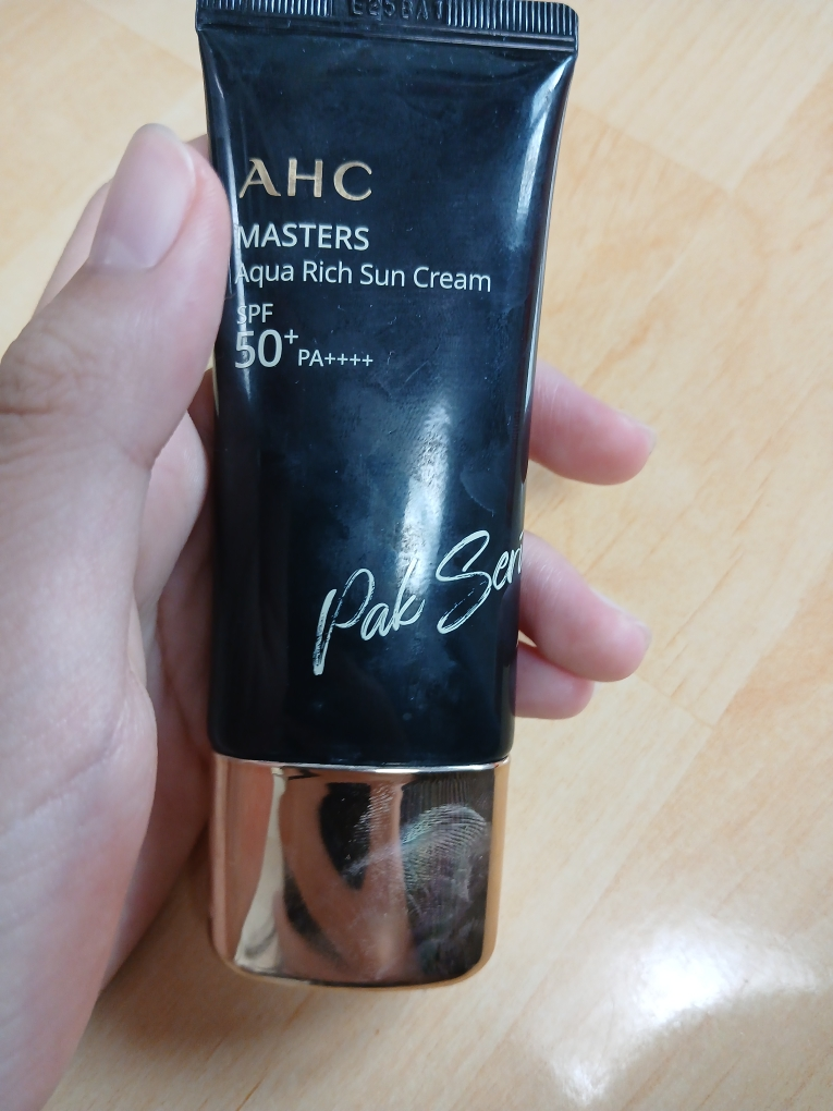 AHC (에이에이치씨) 마스터즈 아쿠아 리치 선크림 [SPF50+/PA++++] review image