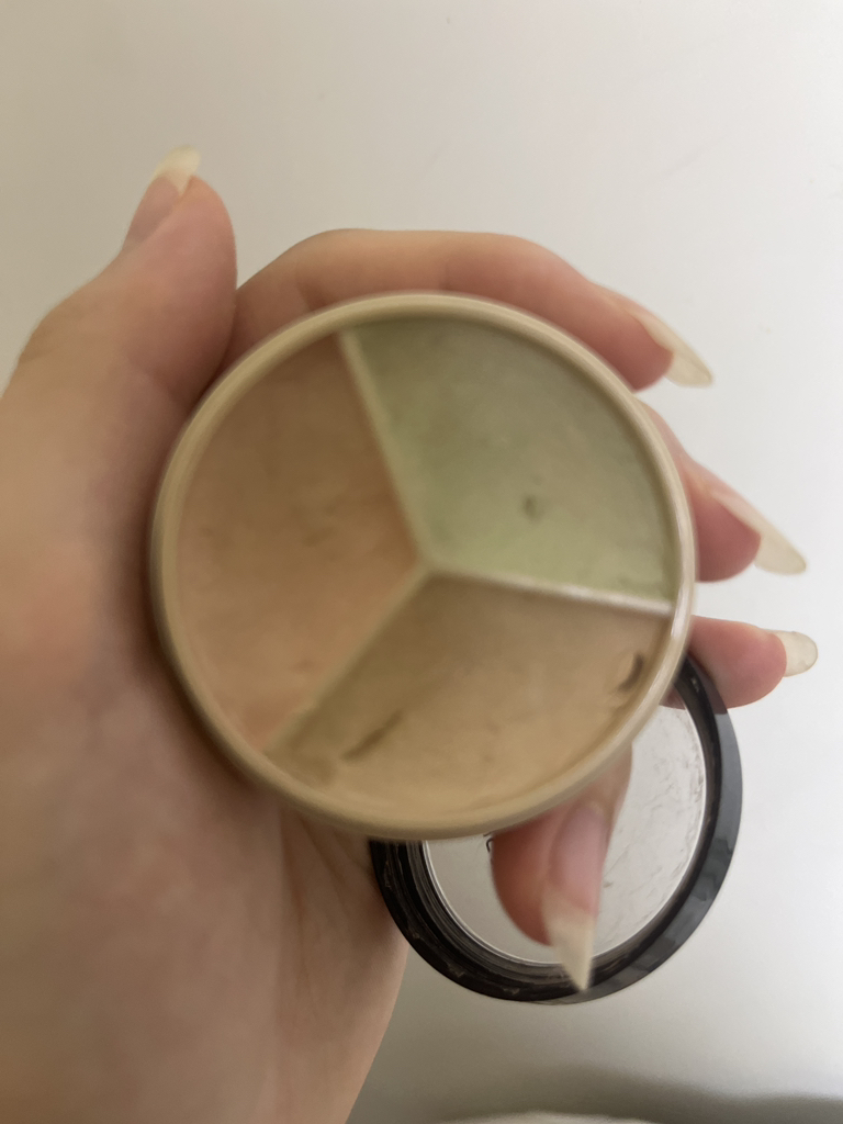 遮瑕三合一粉饼遮瑕膏 [01 修正米色]的真实用户使用照片
