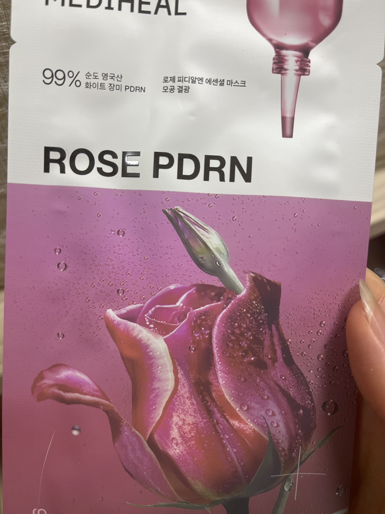 必需口罩 [玫瑰PDRN毛孔结光]的真实用户使用照片