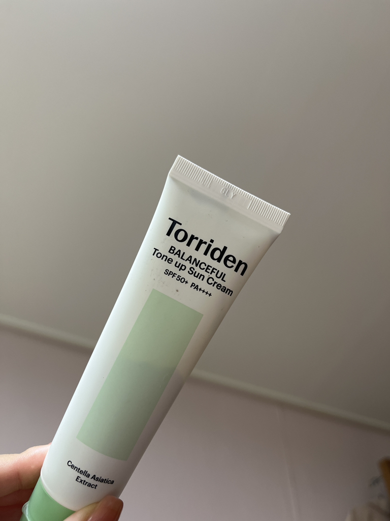 토리든 (Torriden) 밸런스풀 시카 톤업 선크림 [SPF50+/PA++++] review image