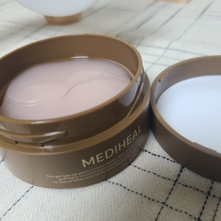 메디힐 (MEDIHEAL) 레티놀 콜라겐 아이 앰플 패치 review image