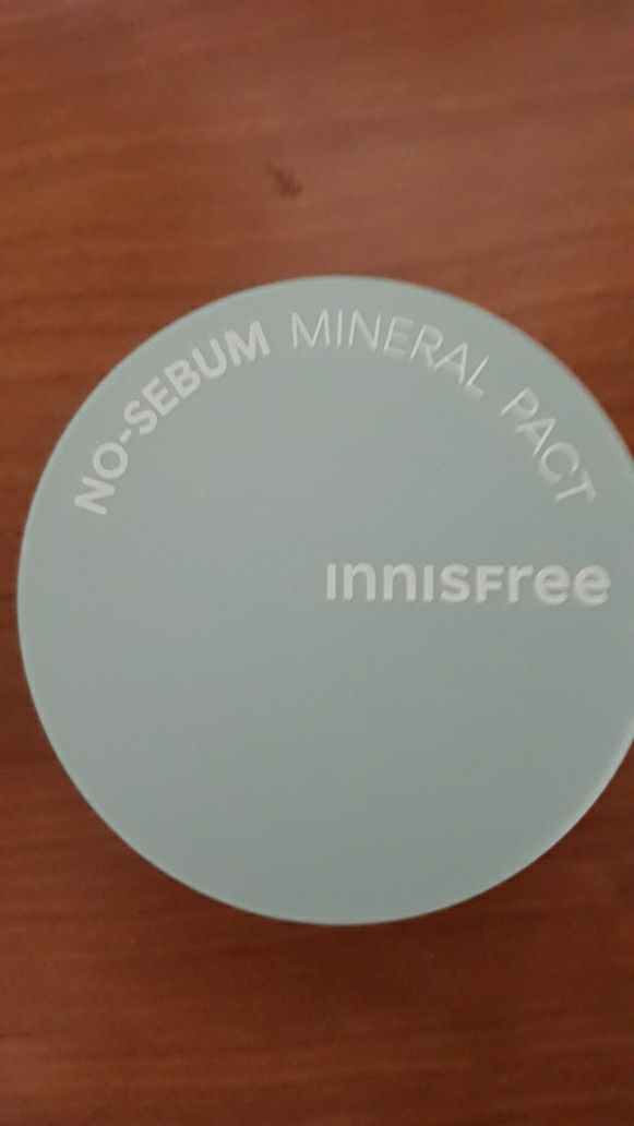 이니스프리 (INNISFREE) 노세범 미네랄 팩트 review image
