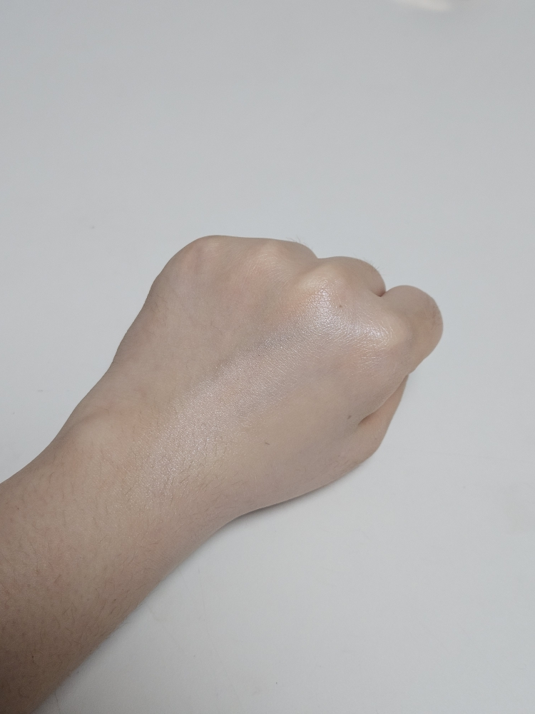 防晒乳 [SPF50+/PA++++] [提亮肤色/粉色]的真实用户使用照片