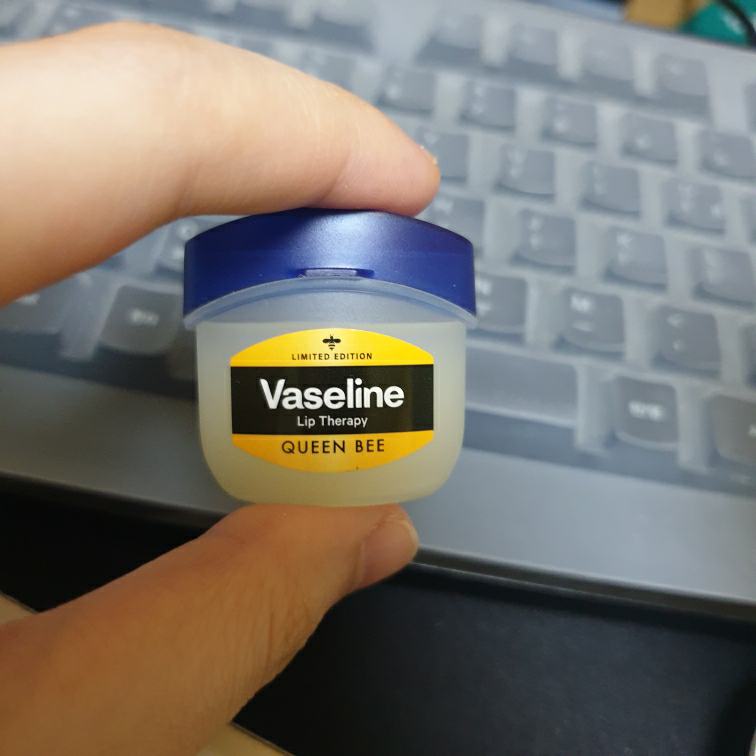 바세린 (Vaseline) 리미티드 에디션 립테라피 [퀸비] review image
