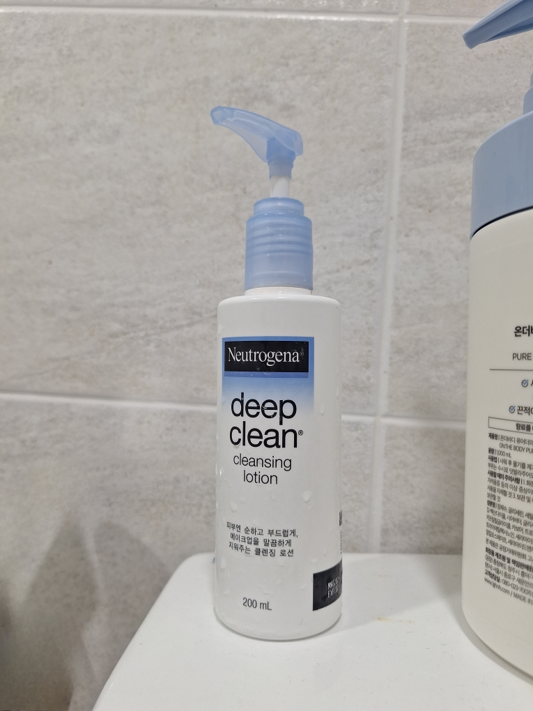 뉴트로지나 (Neutrogena) 딥 클린 클렌징 로션 review image