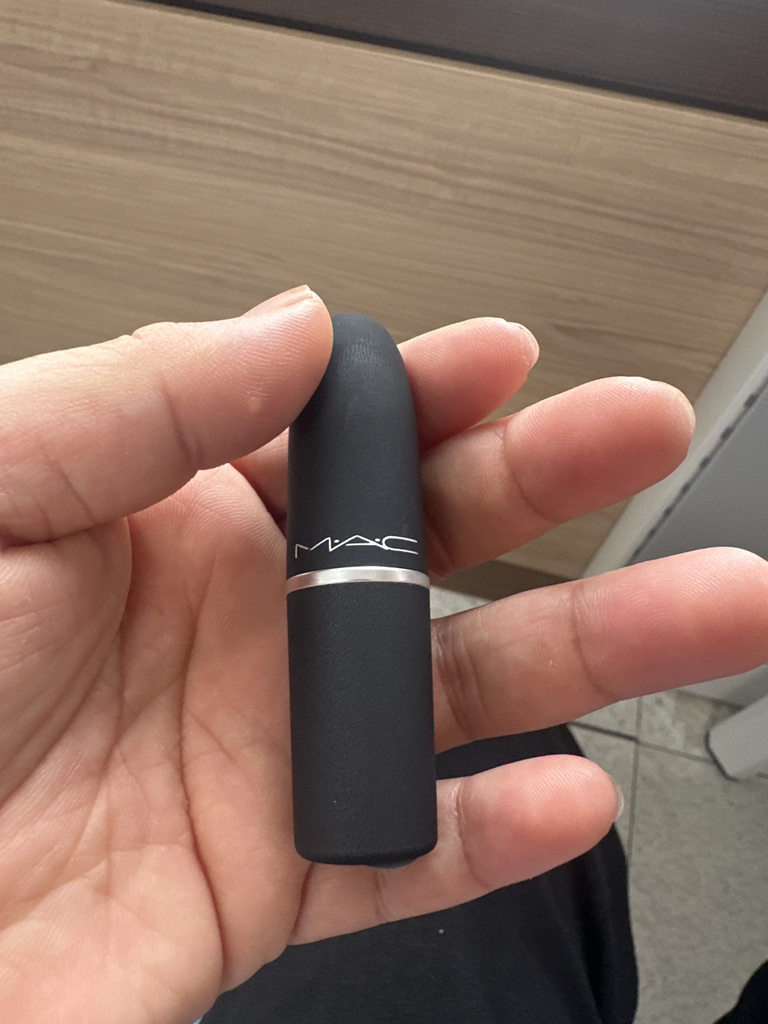 맥 (MAC) 파우더 키스 립스틱 [멀잇오버] review image