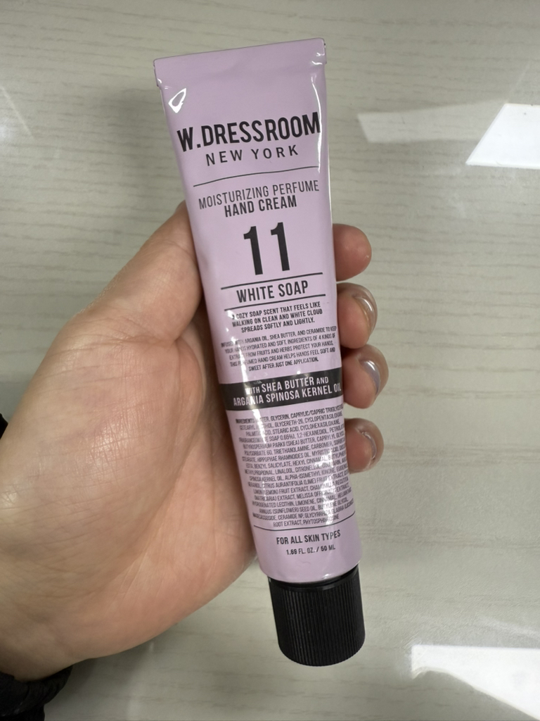 더블유드레스룸 (W.DRESSROOM) 퍼퓸 핸드크림 [No.11 화이트솝] review image