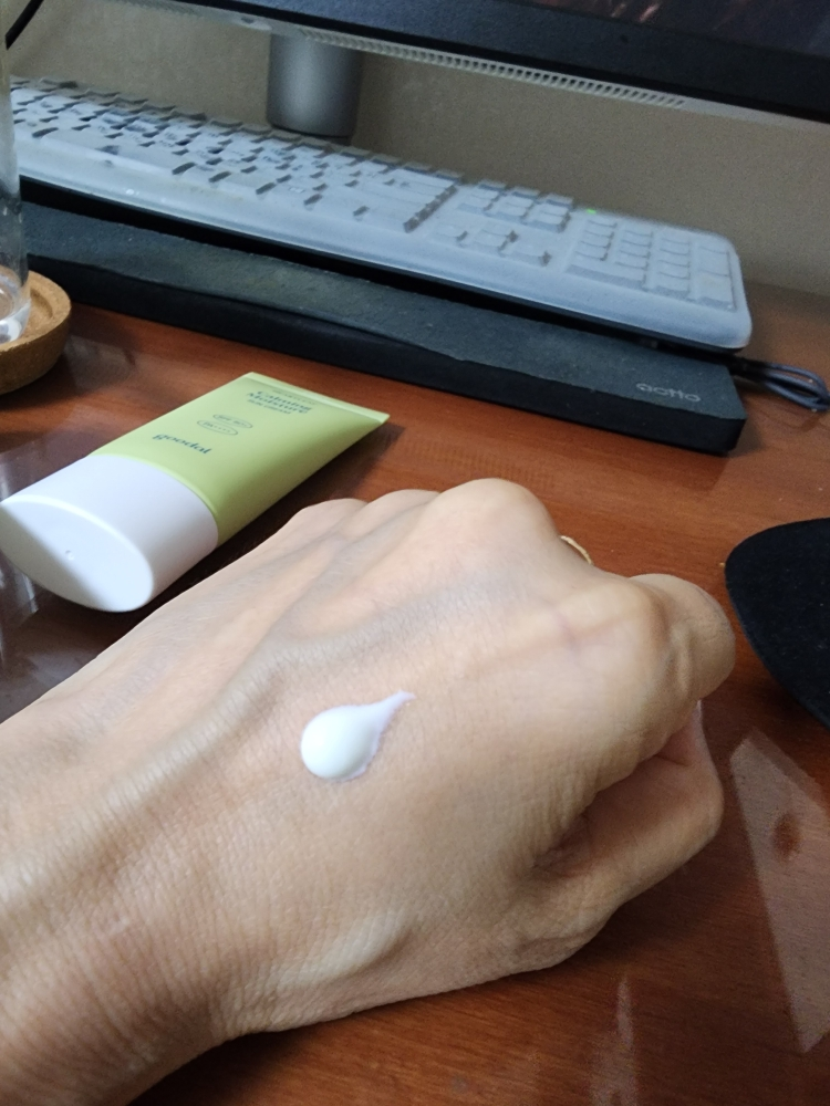 清爽的马蹄莲保湿防晒霜 [SPF50+/PA++++]的真实用户使用照片