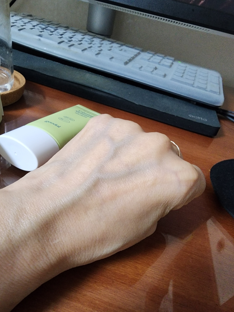 清爽的马蹄莲保湿防晒霜 [SPF50+/PA++++]的真实用户使用照片