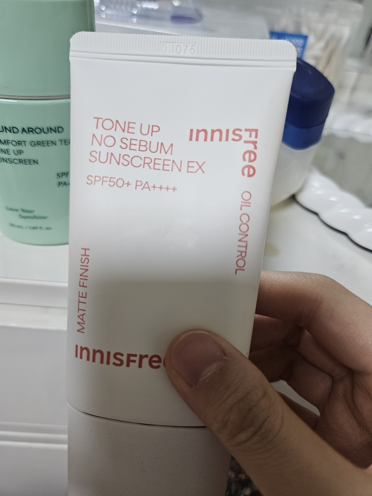 INNISFREE (悦诗风吟) 提亮肤色无痕防晒霜 [SPF50+/PA++++] common.review image