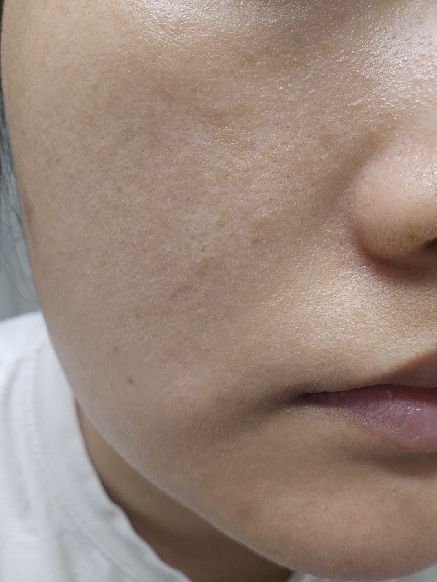 防晒乳 [SPF50+/PA++++] [提亮肤色/粉色]的真实用户使用照片