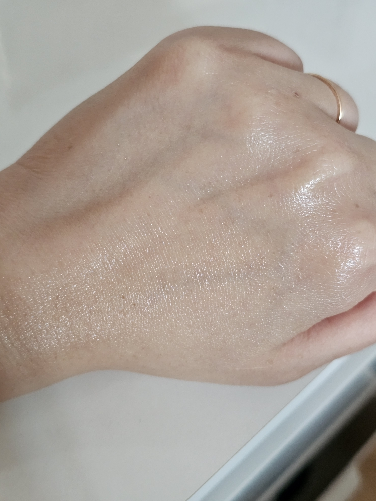 享受超级温和的防晒精华 [SPF50+/PA++++]的真实用户使用照片