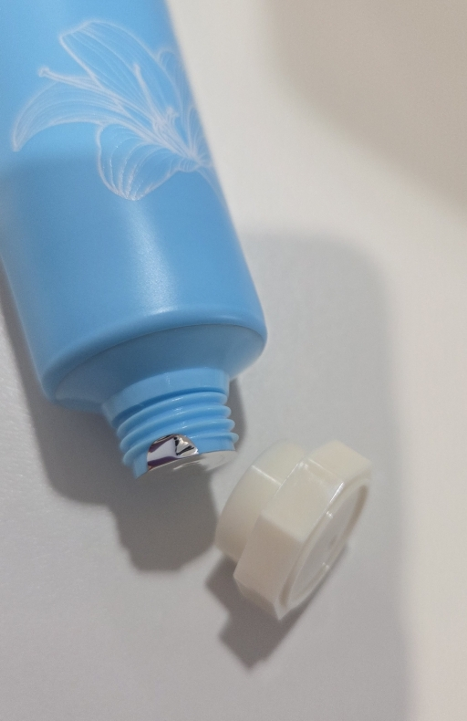 뉴베리프 (NEUVELIF) 백합 리커버리 선크림  [SPF50+/PA++++] review image