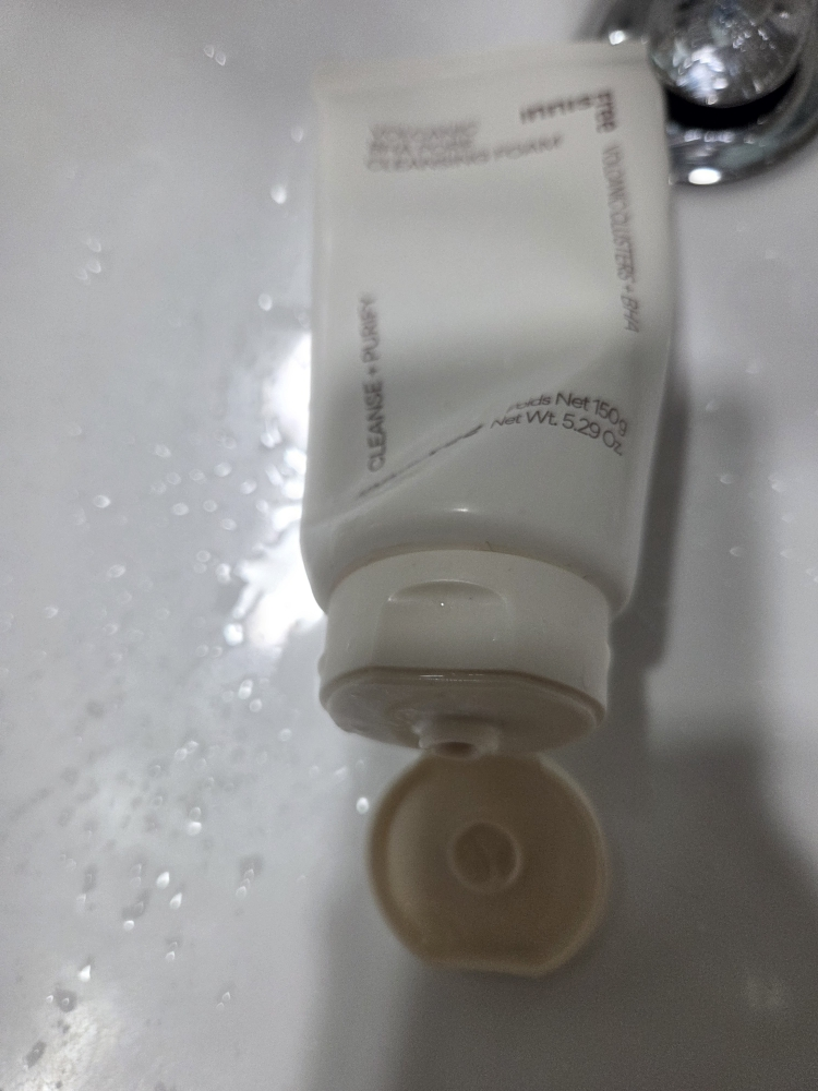 이니스프리 (INNISFREE) 화산송이 바하 모공 폼 클렌징 review image