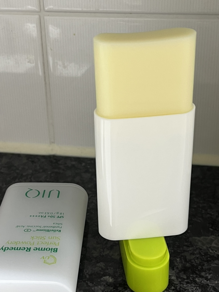 유이크 (UIQ) 바이옴 레미디 퍼펙트 보송 선스틱 [SPF50+/PA++++] review image