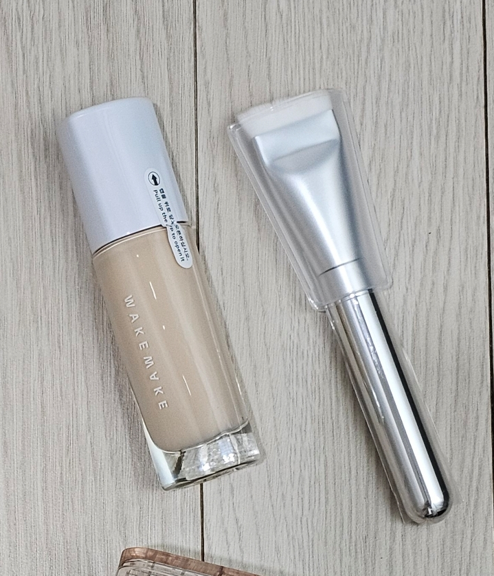 웨이크메이크 (wakemake) 워터 글로우 코팅 파운데이션 [SPF38+/PA++] [21호] review image