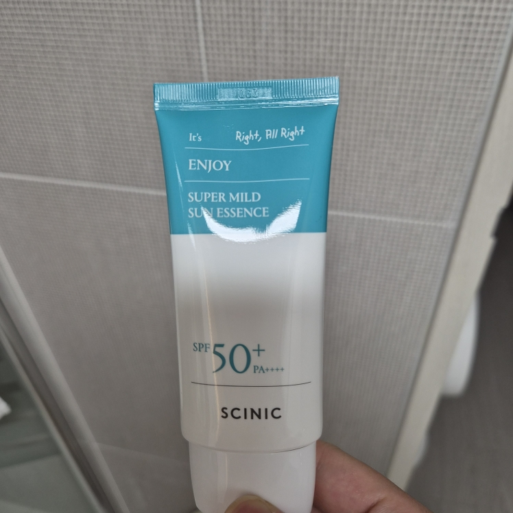SCINIC 享受超级温和的防晒精华 [SPF50+/PA++++] common.review image