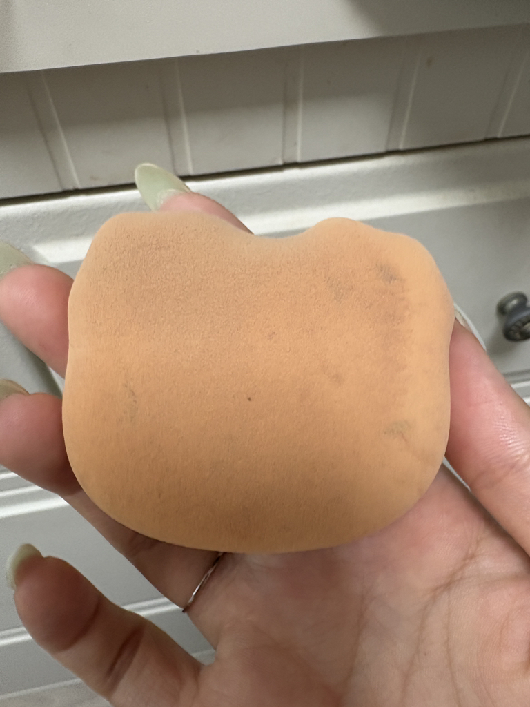 필리밀리 (fillimilli) 헬로키티 천사와 악마 에디션 정교한통통퍼프 [악마헬로키티] review image