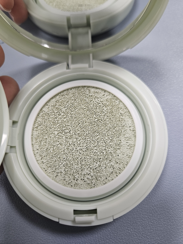 식물나라 (SHINGMULNARA) 뽀얀쌀 생기 톤업 선쿠션 [SPF50+/PA++++] [04 산뜻그린] review image