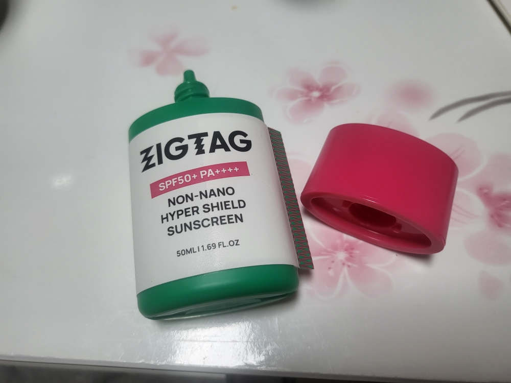 지그태그 (ZIGTAG) 논-나노 하이퍼 실드 선스크린 [SPF50+/PA++++] review image