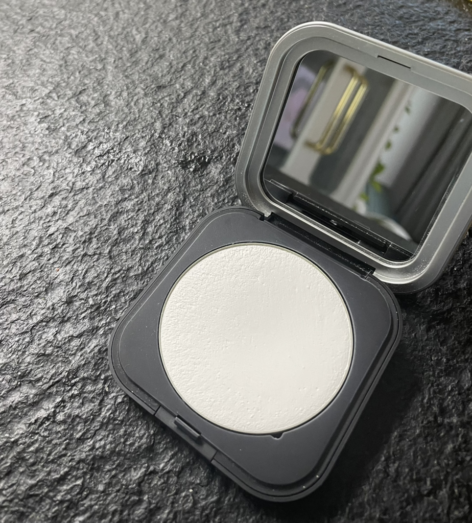 메이크업포에버 (MAKEUPFOREVER) UHD 프레스드 파우더 [01 트랜스루센트] review image