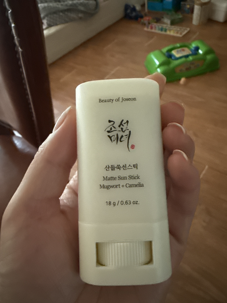 조선미녀 (BeautyofJoseon) 산들쑥선스틱 [SPF50+/PA++++] review image