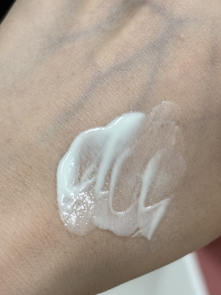 넘버즈인 (numbuzin) 1번 청초 진정맑은 물막선크림 [SPF50+/PA++++] review image
