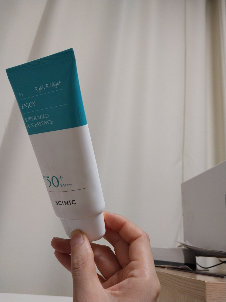 SCINIC 享受超级温和的防晒精华 [SPF50+/PA++++] common.review image