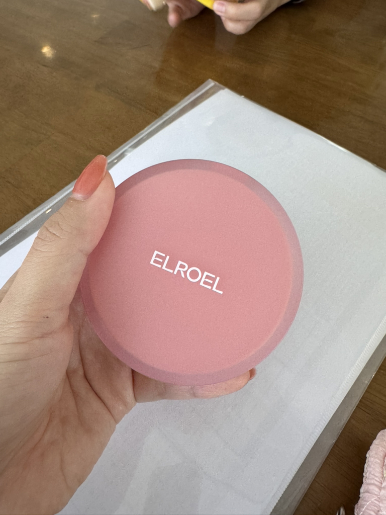 엘로엘 (ELROEL) 팡팡 톤업 선쿠션 [SPF50+/PA++++] review image