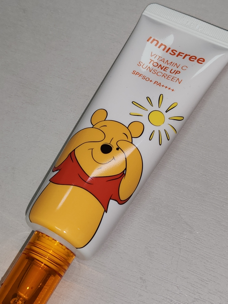 이니스프리 (INNISFREE) 비타민C 잡티 톤업 선크림 [SPF50+/PA++++] review image